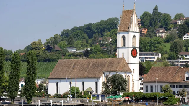 Kirche aussen 2008-55 (Foto: Sabine Gasparini) Kirche aussen 2008-55 (Foto: Sabine Gasparini)